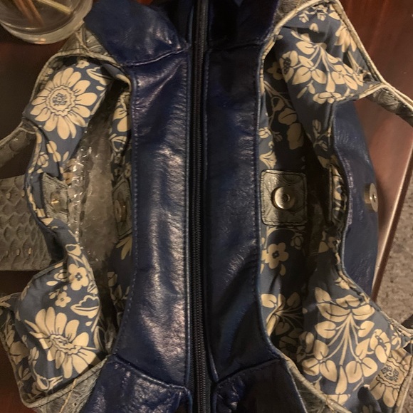 Crocodile Patent Leather - Picture 10 of 11